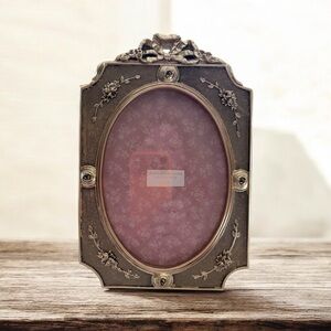 Gold Photo ornate oval opening Frame